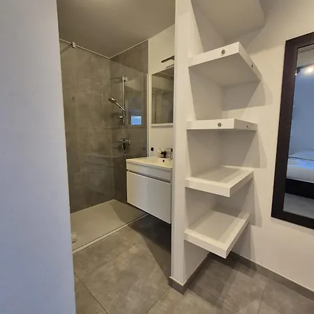 Luxe Inclusief Garage Rustig Gelegen Nabij Zee