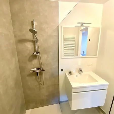 Luxury And Tranquility Within Walking Distance Of The - With Garage