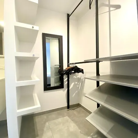 Luxury And Tranquility Within Walking Distance Of The - With Garage Apartment *