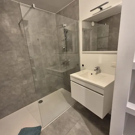 Luxe Inclusief Garage Rustig Gelegen Nabij Zee Lägenhet *